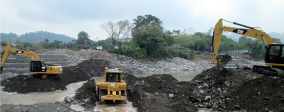 Desazolve en cauce de río, y acarreo del material