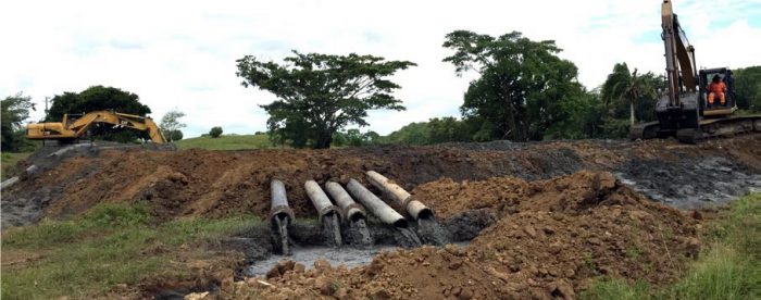 Traslado de excavadora en Chalan